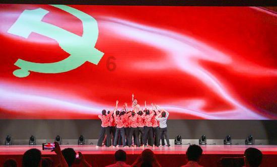 警方通报小区保安被炸伤:与住户有纠纷,用鞭炮自制装置炸伤保安