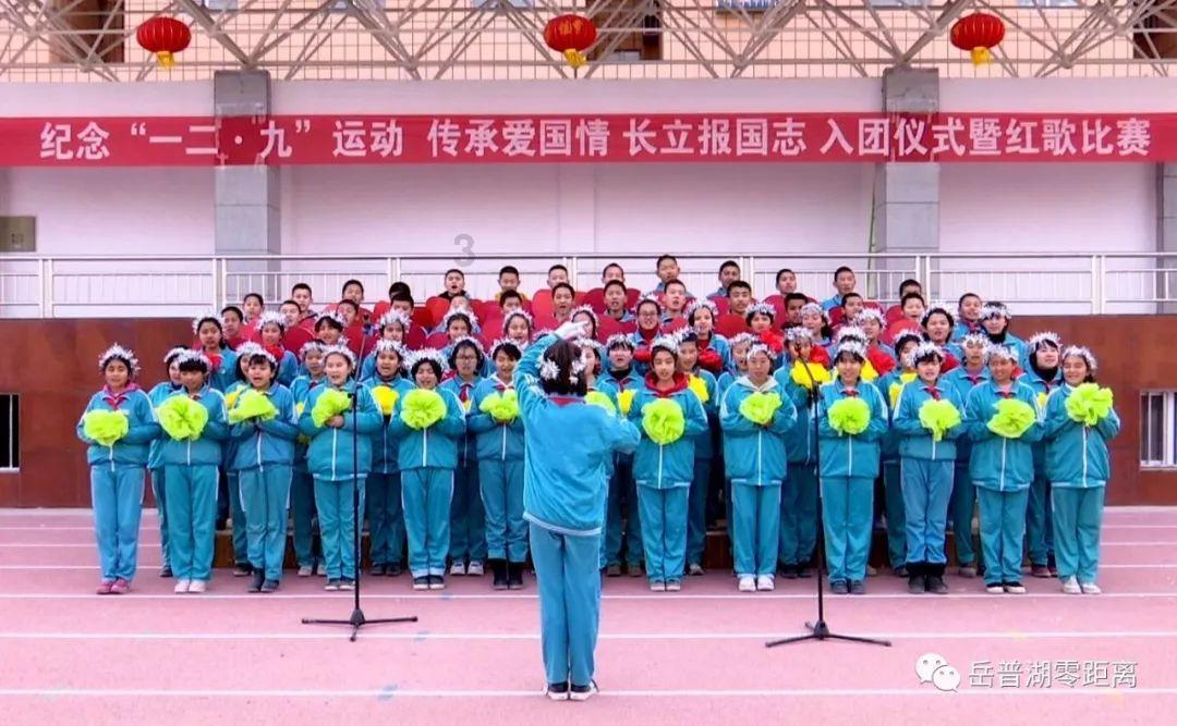 救援落湖男孩