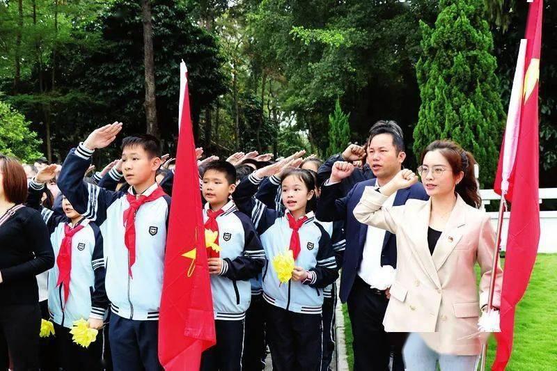 直行和右转弯车辆碰了是谁的责任游戏画面